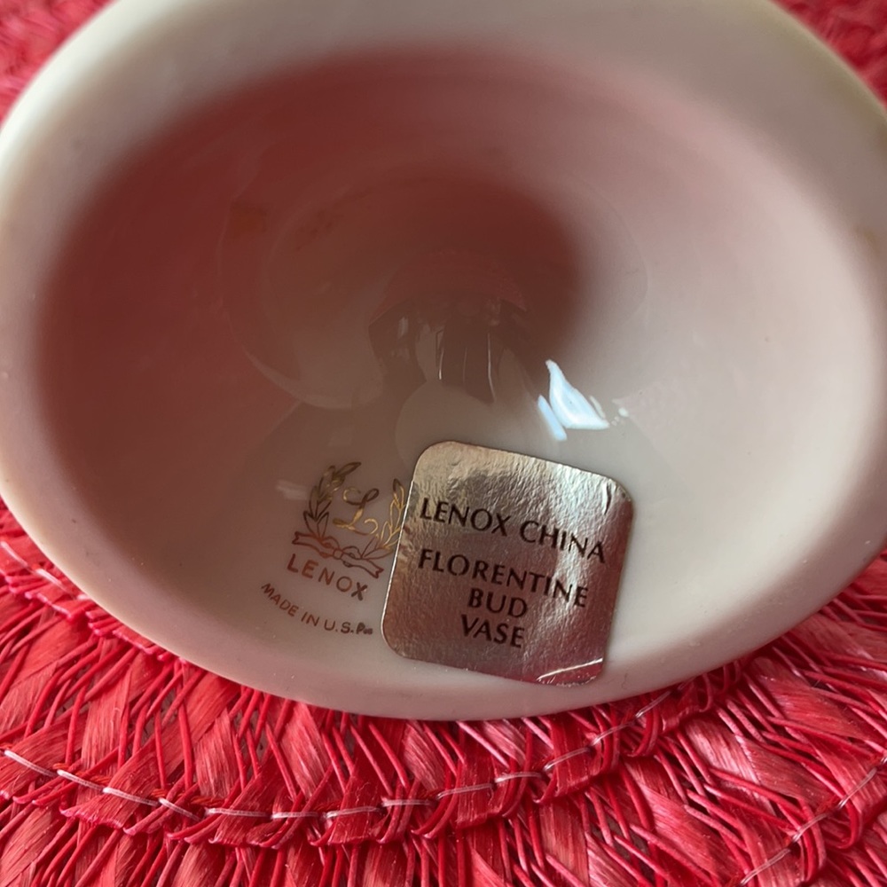 VINTAGE TALL ROSE VASE LENOX - Picture 2 of 3